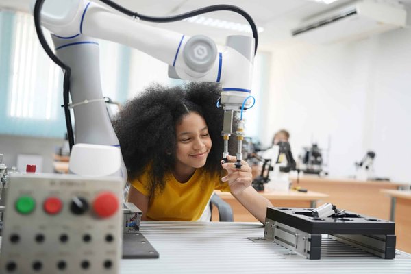 Quels atouts pour un ingénieur en aérospatiale qui vise une carrière dans le secteur des énergies propres ?